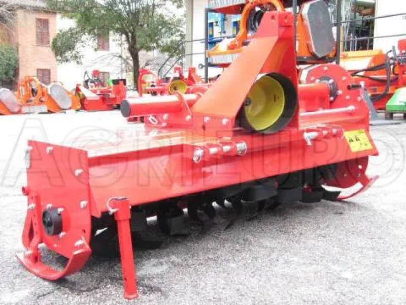 fraise-rotative-tracteur-srie-medium-avec-dport-mcanique-agrieuro-ur-132-fraise-rotative-tracteur-agrieuro-ur-132-4326_4_1667812069_IMG_6368cae56f83b.png