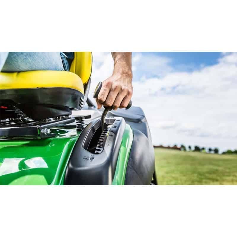 tondeuse-autoportee-bac-arriere-x167r-3.jpg
